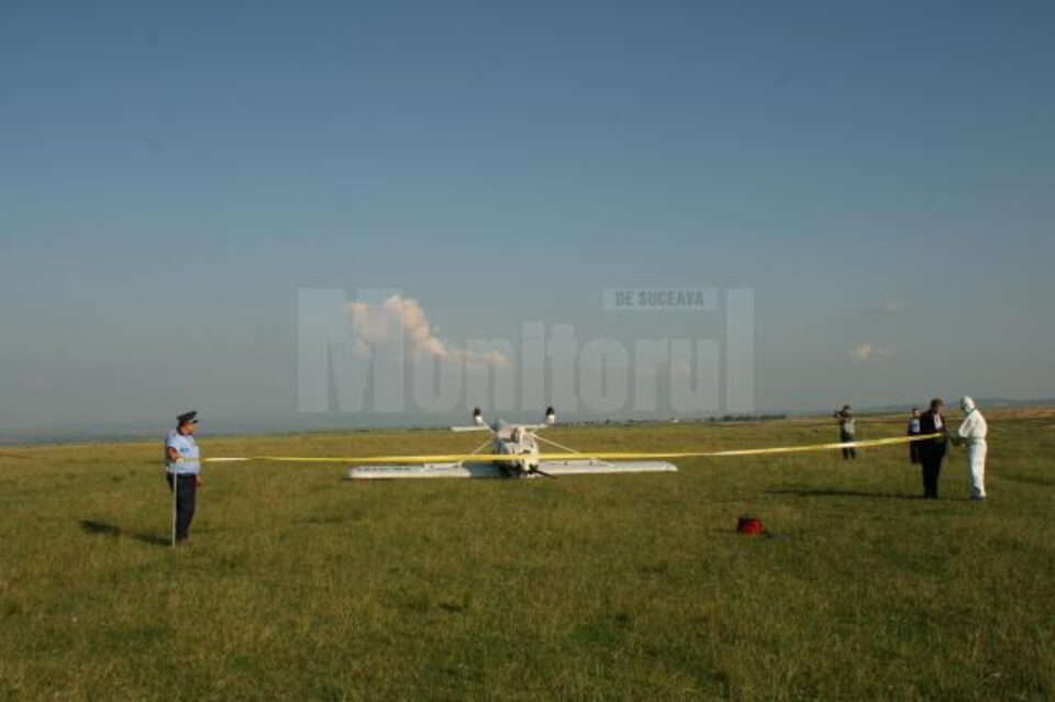 Un avion particular s-a răsturnat după o aterizare forțată lângă Aeroportul Suceava