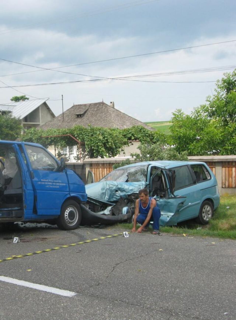 Microbuzul s-a izbit violent în autoturismul Citroen C8