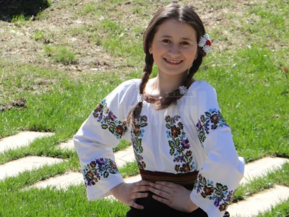 Denisa Apetrei, o zână a cântecului popular din Țara de Sus