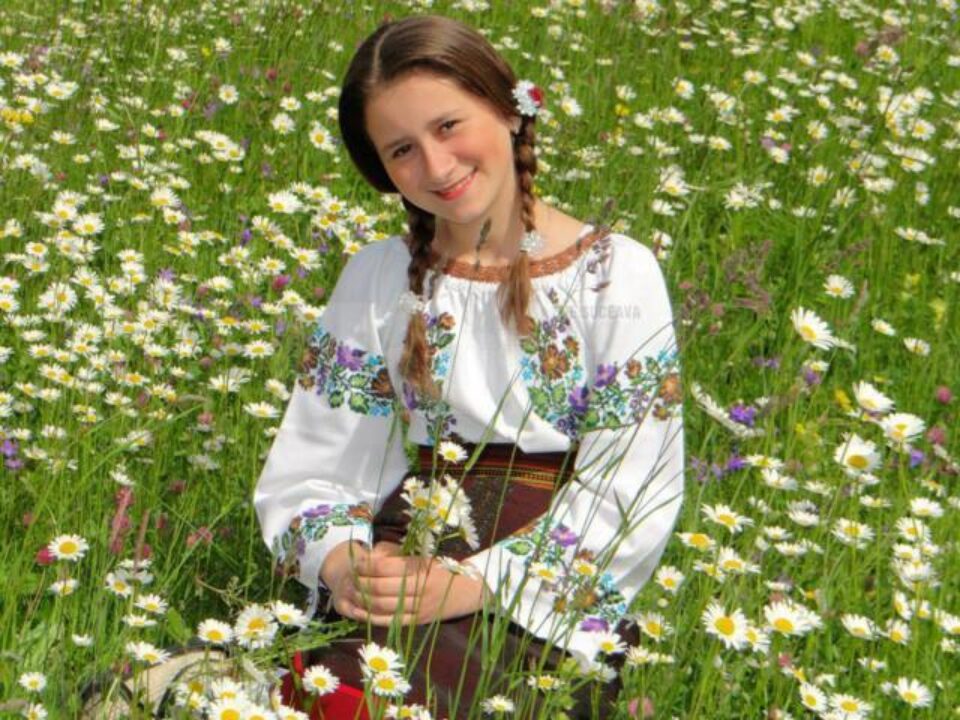 Denisa Apetrei, o zână a cântecului popular din Țara de Sus