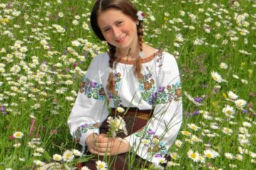 Denisa Apetrei, o zână a cântecului popular din Țara de Sus