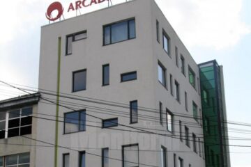 Policlinica Arcadia dispune de cabinete de Cardiologie, Ginecologie, Neurochirurgie, Pediatrie, Ortopedie, ORL și Gastroenterologie dotate cu echipamente performante