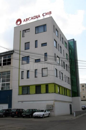 Policlinica Arcadia dispune de cabinete de Cardiologie, Ginecologie, Neurochirurgie, Pediatrie, Ortopedie, ORL și Gastroenterologie dotate cu echipamente performante