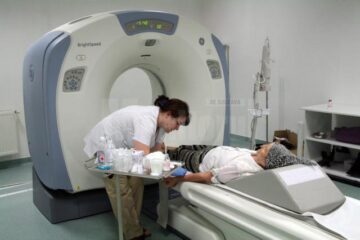 Policlinica Arcadia dispune de cabinete de Cardiologie, Ginecologie, Neurochirurgie, Pediatrie, Ortopedie, ORL și Gastroenterologie dotate cu echipamente performante