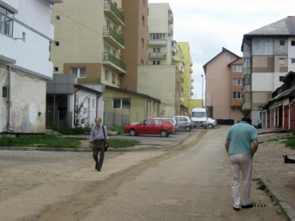 Strada care a fost reabilitată și apoi stricată