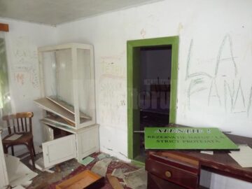 Casa laborator din rezervație, vandalizată de persoane necunoscute