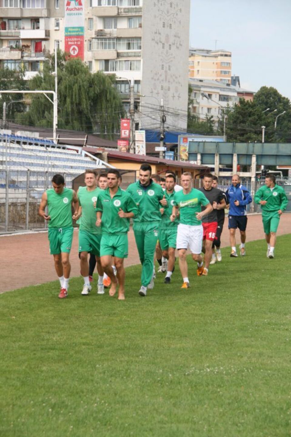 Sporting s-a reunit ieri, dar deocamdată nu se știe numărul jucătorilor cu care se va pleca la drum Sporting s-a reunit ieri, dar deocamdată nu se știe numărul jucătorilor cu care se va pleca la drum