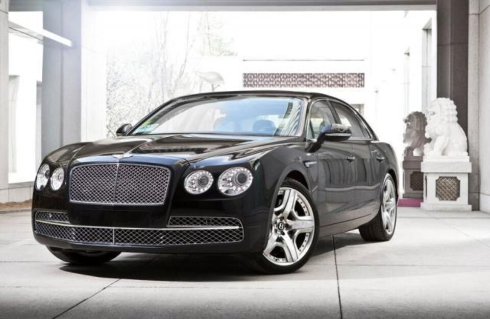 Bentley lucrează la un cabriolet de lux