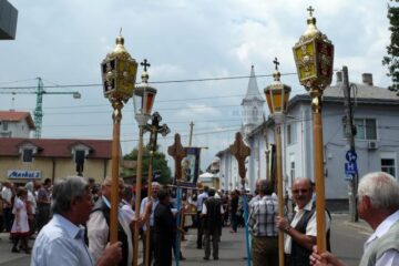 Sute de credincioși, la procesiunea de Sfântul Ilie