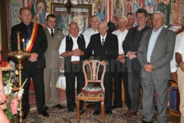 Vasile Hanușteac a primit ieri titlul de Cetățean de Onoare al comunei Șcheia, din partea primarului comunei, Vasile Andriciuc