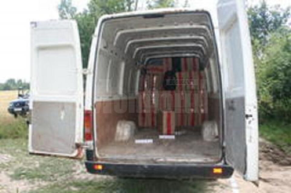microbuz transport țigări contrabandă