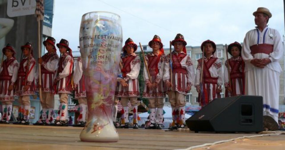 Marele Premiu al Festivalului a fost câștigat de Ansamblului „Mugurașii Iminogului” din Perieți, județul Olt