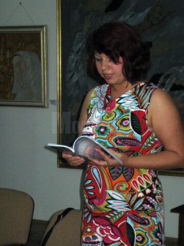 Ilinca Ioana Rusu și-a lansat volumul de poeme „Cuvinte pe spatele tău”