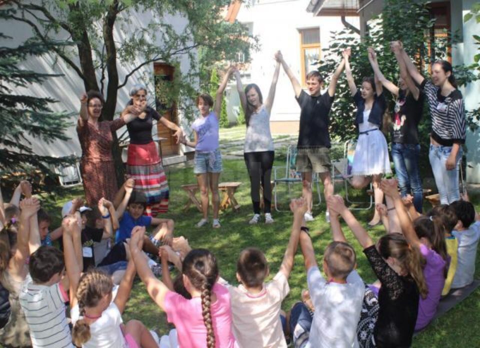 18 copii, cu vârste între 6 și 13 ani, au participat la tabăra de la Gura Humorului