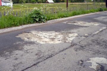 Mixtura asfaltică s-a degradat accentuat pe mai multe porțiuni