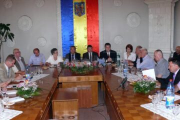 Dascălii Neculai Sturzu și Virginia Stino, cetățeni de onoare ai municipiului Fălticeni