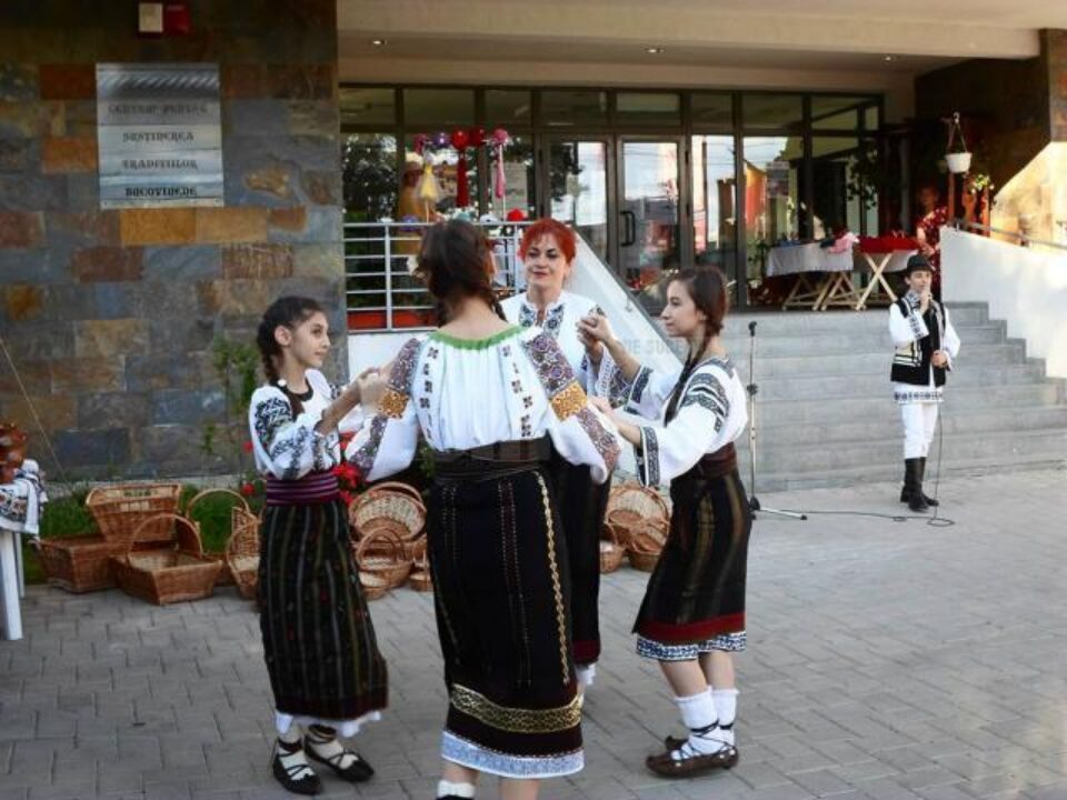 Programe artistice susținute la Târgul de vară al meșterilor populari