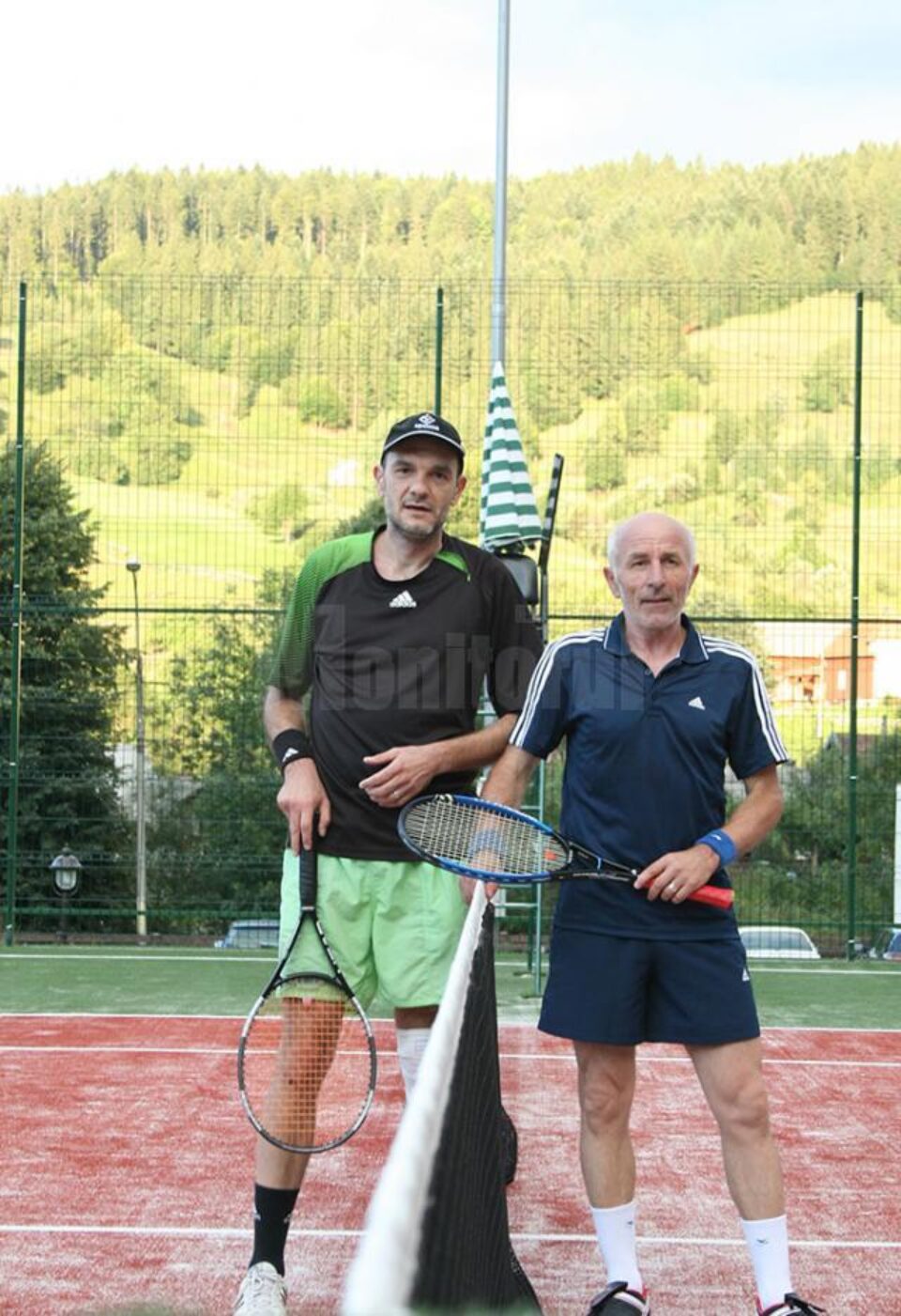Favoriții competiției înaintea finalei - Iuliu Buburuzan, în stânga și câștigătorul turneului, Costică Prostire, dreapta Favoriții competiției înaintea finalei - Iuliu Buburuzan, în stânga și câștigătorul turneului, Costică Prostire, dreapta
