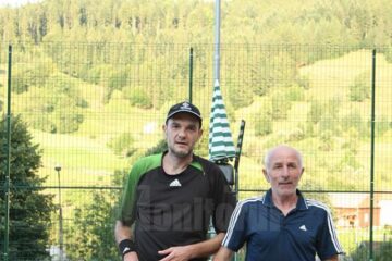 Favoriții competiției înaintea finalei - Iuliu Buburuzan, în stânga și câștigătorul turneului, Costică Prostire, dreapta