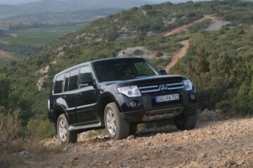 Mitsubishi Pajero va utiliza și propulsie hibridă
