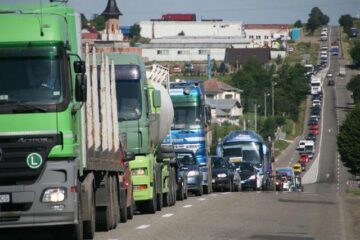 Traficul de pe DN 2 a fost blocat pe un sens de mers în jur de o oră