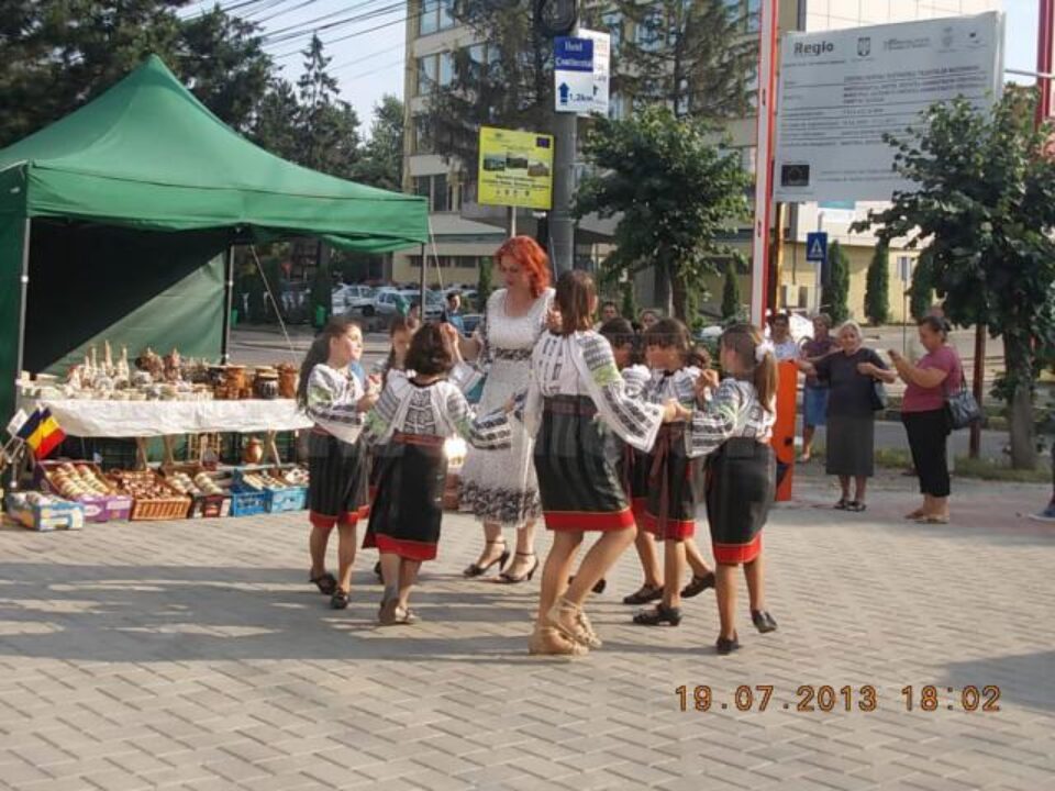 Programe artistice susținute cu prilejul Târgului de vară al meșterilor populari