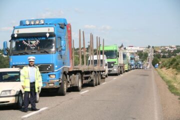 Traficul de pe DN 2 a fost blocat pe un sens de mers în jur de o oră