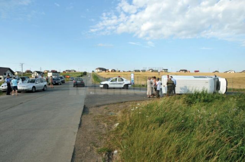 Patru pasageri din autoutilitară au acuzat leziuni în urma accidentului
