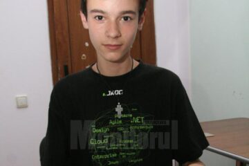 Nicolae Titus Ungureanu este elev în clasa a IX-a, la Colegiul de Artă „Ciprian Porumbescu”, secția arhitectură