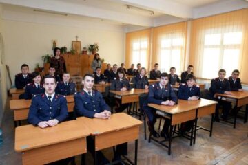 O elevă din Suceava a intrat prima la Academia Tehnică Militară București