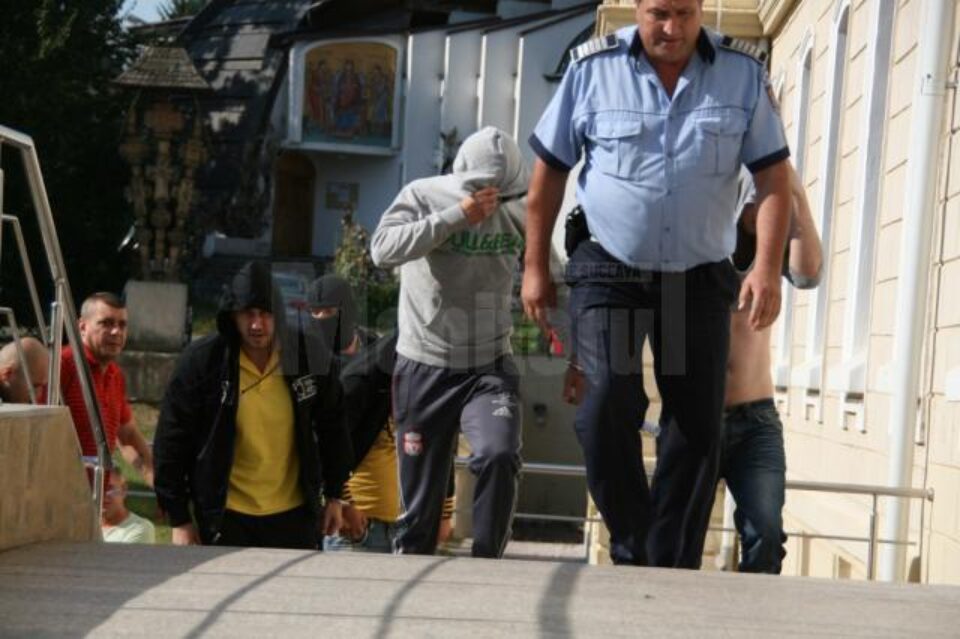 Membrii grupării lui Ilie Popovici, aduși la arestare