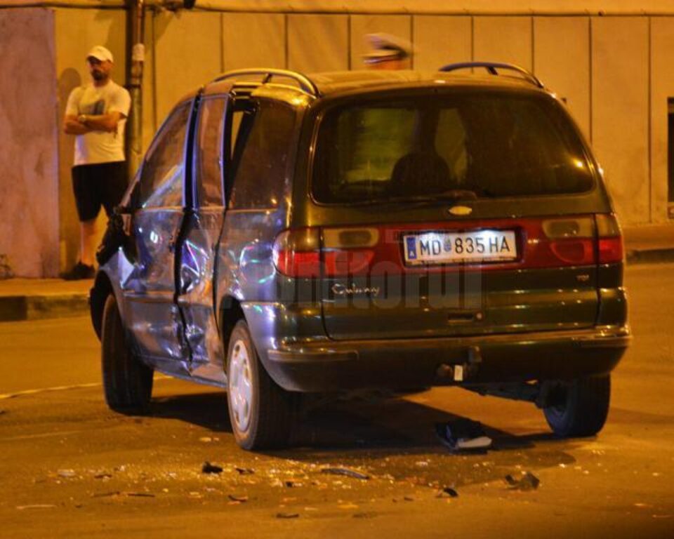 Șoferul autoturismului Ford nu a acordat prioritate ambulanței