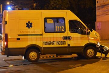 Ambulanța implicată în accident
