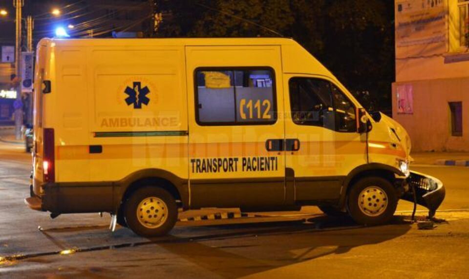Ambulanța implicată în accident