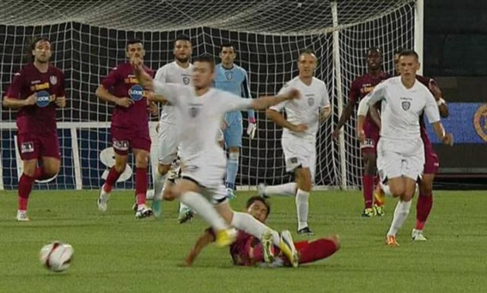CFR Cluj a remizat, sâmbătă, pe teren propriu, scor 2-2 (0-1), cu echipa ACS Poli Timișoara. Foto: www.i-24.ro CFR Cluj a remizat, sâmbătă, pe teren propriu, scor 2-2 (0-1), cu echipa ACS Poli Timișoara. Foto: www.i-24.ro