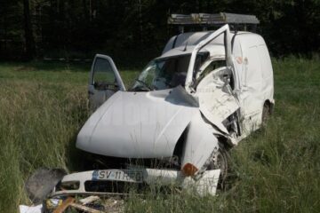 După impactul cu autocarul, autoturismul VW Caddy a fost proiectat în afara carosabilului