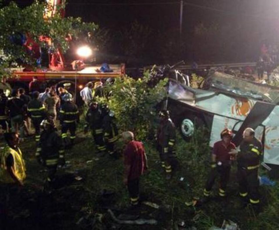 Cel puțin 39 de morți într-un accident rutier produs în Italia