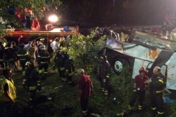 Cel puțin 39 de morți într-un accident rutier produs în Italia