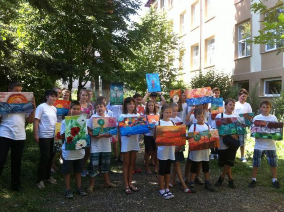 Elevi din Ipotești au avut un program atractiv și interesant în cadrul Școlii de vară „Surprizele vacanței”