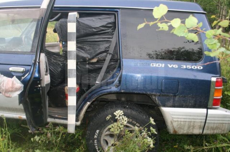 Autoturismul de teren a fost indisponibilizat, iar țigările, confiscate