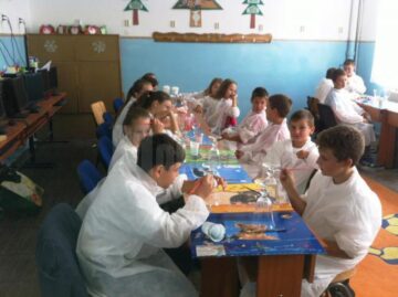 Elevi din Ipotești au avut un program atractiv și interesant în cadrul Școlii de vară „Surprizele vacanței”