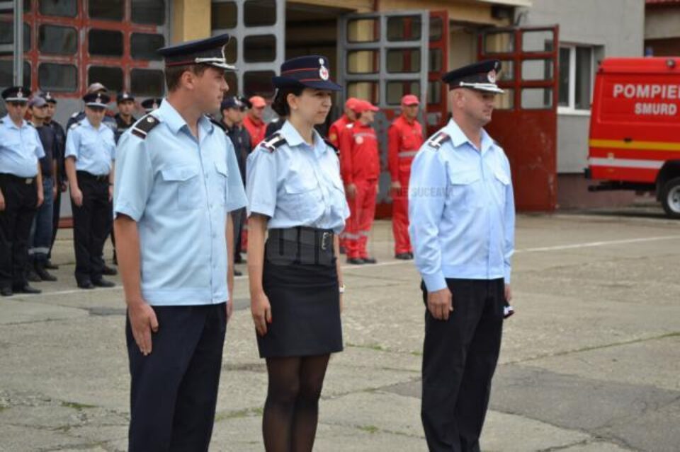 O sută de pompieri din județ au fost avansați în grad la termen