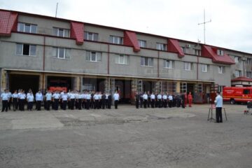 O sută de pompieri din județ au fost avansați în grad la termen