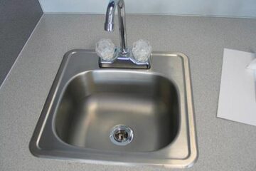 Locatarii a zeci de scări de bloc din municipiul Suceava nu mai au apă caldă la robinete de câteva zile