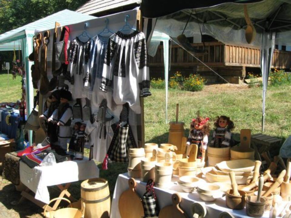 Târgul meșterilor populari, din Muzeul Satului Bucovinean, deschis până pe 4 august
