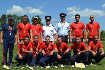 Lotul ISU Suceava, alături de inspectorul-șef, colonel Dan Hoffman