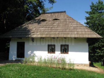 La Muzeul Satului Bucovinean, au intrat în circuitul de vizitare două noi obiective: casele Rădășeni și Volovăț