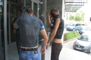 Cei doi suspecți, Gabriel Repede și Constantin Cucu, aduși la audieri la sediul Parchetelor