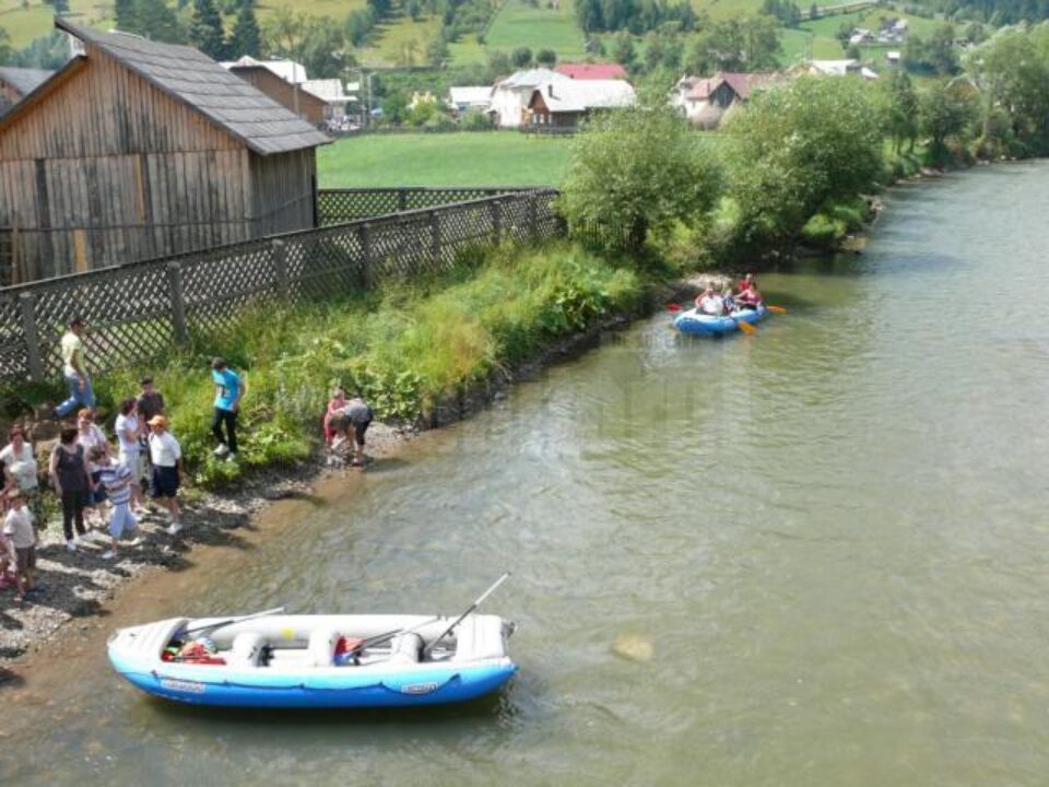 Duminică, de la ora 11.00, amatorii de senzații tari sunt așteptați la rafting pe Bistrița Aurie