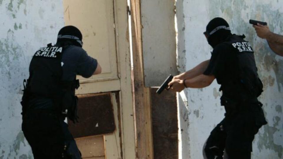 Polițiștii au reușit să-l prindă cu greu pe fugar Foto: cotidianul.ro